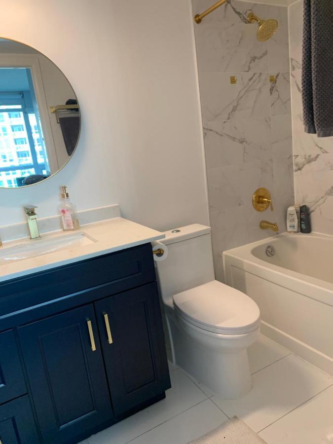 Downtown Waterfront Suites With Cn Tower Views Toronto Extérieur photo