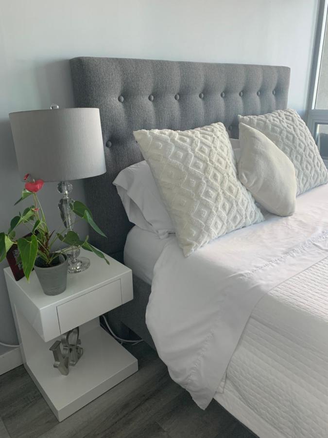Downtown Waterfront Suites With Cn Tower Views Toronto Extérieur photo